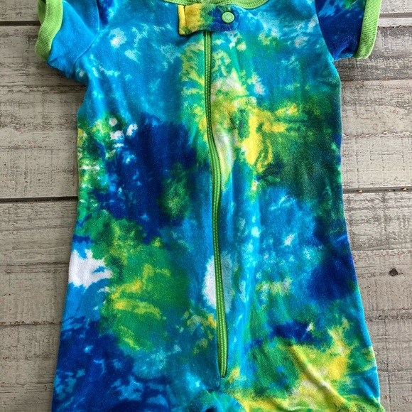 Lot of 7 onesies. - Picture 3 of 8